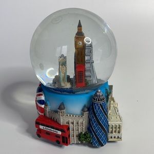 London Snow Globe *Music Globe*